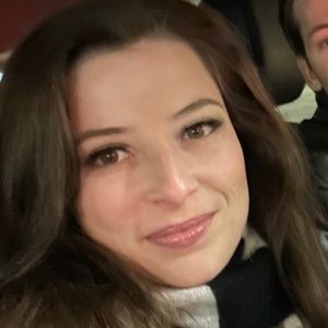 Meet your Posher, Dee